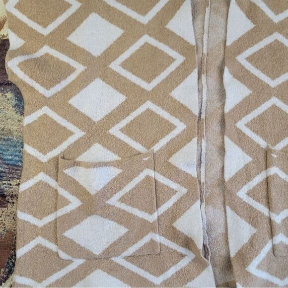 Lane Bryant Tan and White Geometric Poncho - Picture 13 of 16